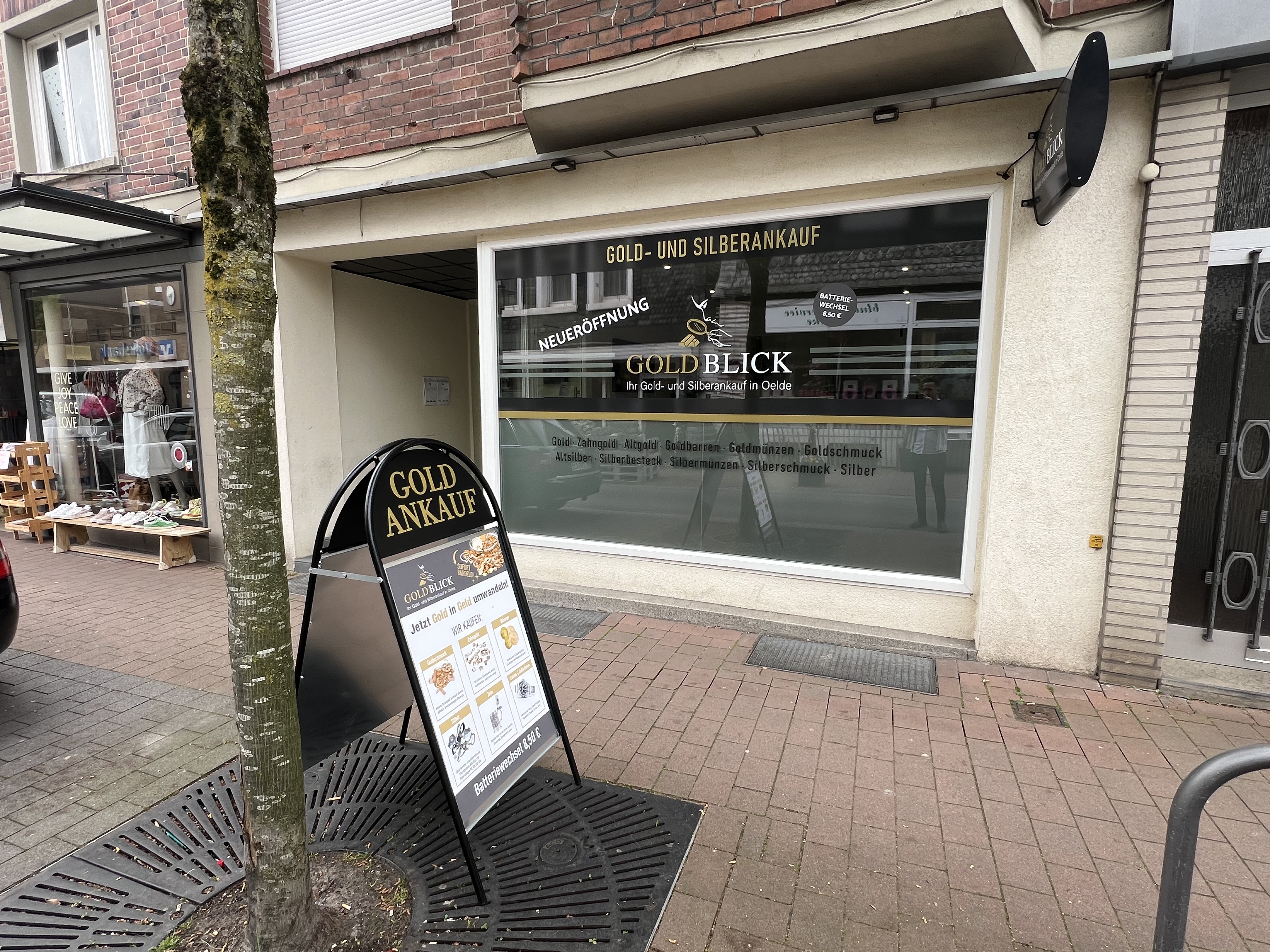 Wartebereich im Goldblick-Ladengeschäft
